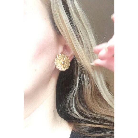 Vintage gold and iridescent round clip on earrings - Picture 4 of 8